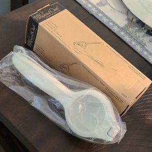 The Pampered Chef Citrus Press
